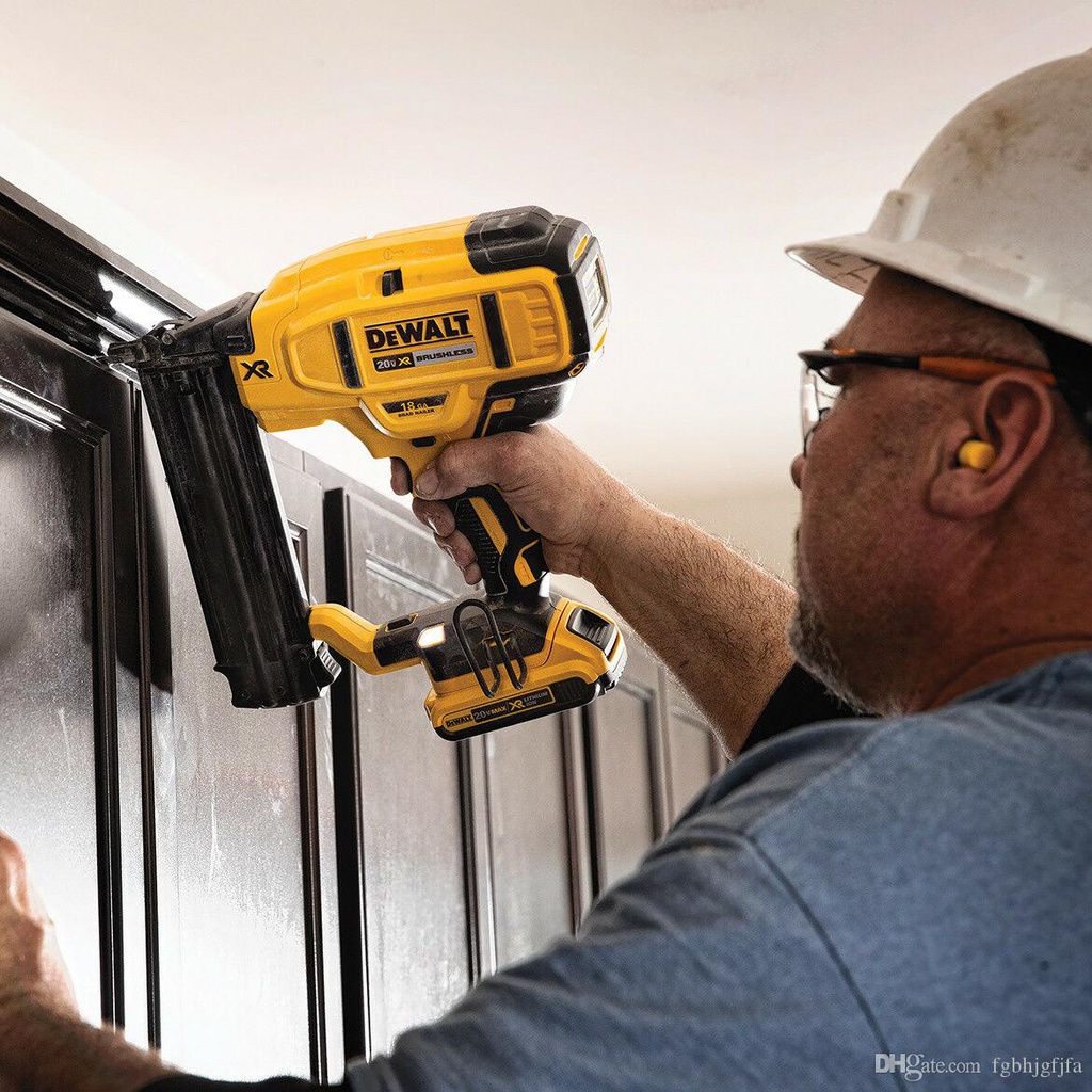 CLAVADORA 20V CALIBRE18 5/8"-2-1/8" DCN680D1 DEWALT