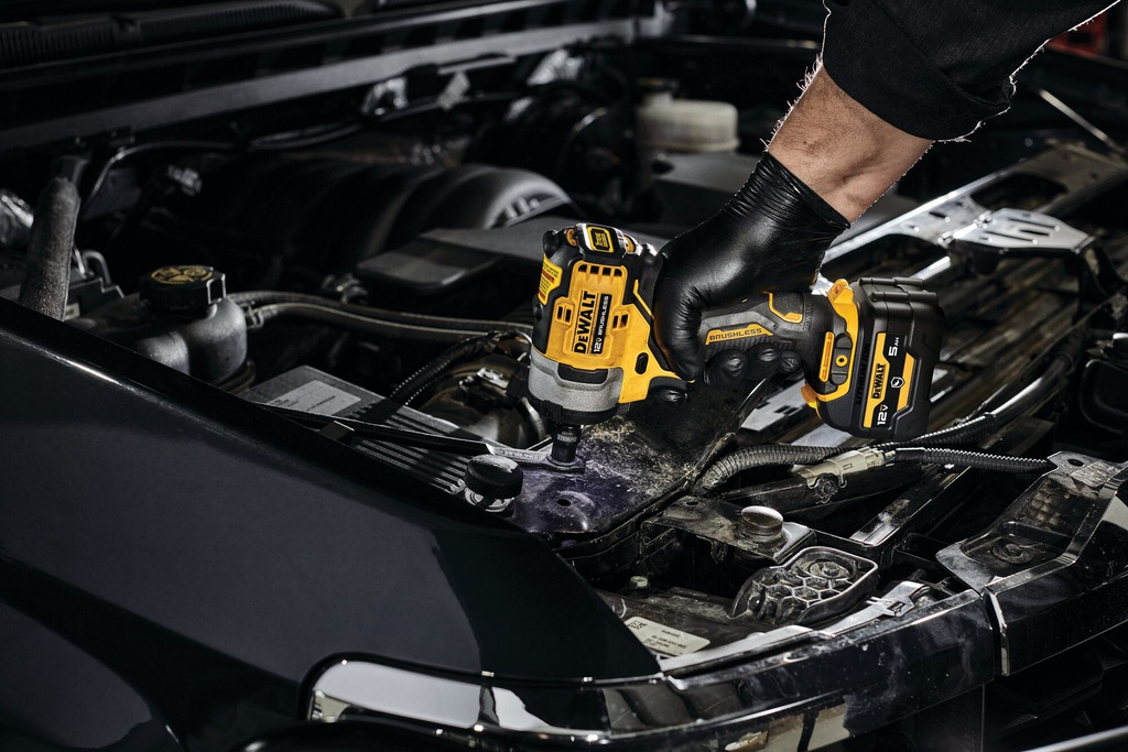 LLAVE IMPACTO 1/2" COMPACTA 20V ATOMIC 350 LBS-FT DCF922D2B3 DEWALT