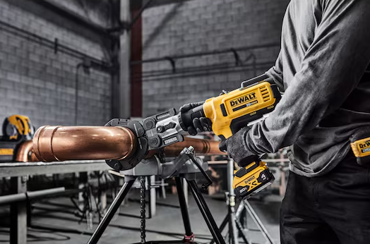 PRENSA TUBERIA INALAMBRICA 1/2" A 2"  20V DCE200M2K DEWALT