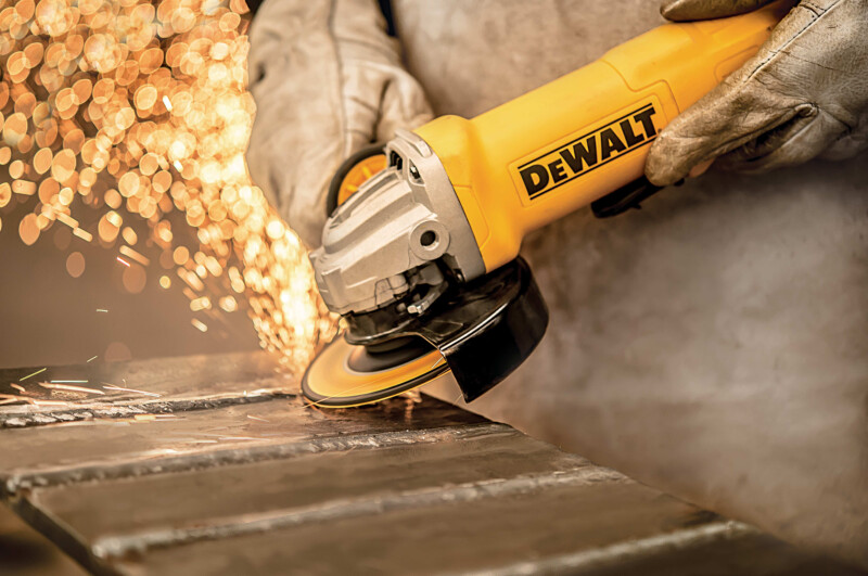 ESMERILADORA ANGULAR 4-1/2"/5" 1200W DWE4212B3 DEWALT